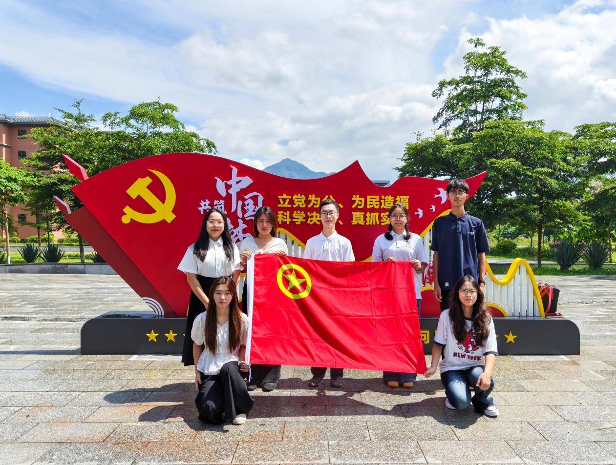 广东财贸职业学院“窑火传心”突击队深入石湾探寻陶艺创新发展的时代密码 